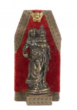 1014.  Virgen con Niño en bronce, S. XVII