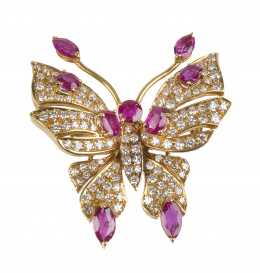 301.  Broche con diseño de mariposa de brillantes y rubíes de talla oval y marquisse