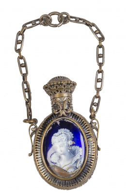 1001.  Esenciero en bronce con esmalte de dama, S. XIX