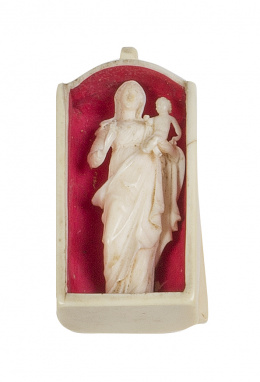999.  Caja-relicario en marfil con interior de Virgen con Niño, S. XVIII