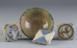 635.  Lote de cuenco y tres olambrillas en cerámica, una de ellas de Triana, S. XVII-XVIII