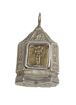 529.  Colgante relicario en metal con San Agustín y el Buen Pastor.Italia, S. XVII