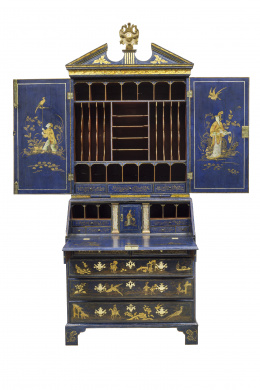 693.  Giles Grendey (1693-1780)*Bureau-bookcase Jorge II lacado en azul con decoración en dorado de chinerías.Trabajo inglés, h.1740-1750