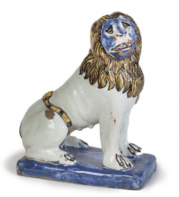 954.  León sentado de cerámica esmaltada.Francia, S. XIX.