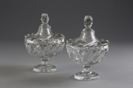 638.  Dos compoteras en cristal tallado