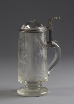 1181.  Jarra de cerveza de cristal grabado.