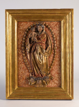 1018.  “Virgen del Rosario”Relieve en madera talla, policromado y dorada..