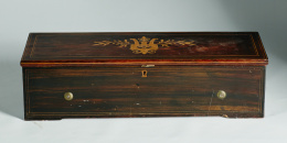1012.  Caja de música de madera de palosanto y marquetería.Trabajo suizo, S. XIX..