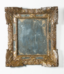 1008.  Espejo regencia  de madera tallada, corleada y dorada.Francia, pp. del S. XVIII..