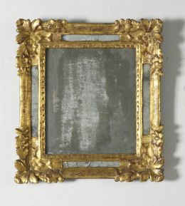 1272.  Espejo regencia de madera tallada, estucada y dorada.Trabajo francés, S. XVIII.