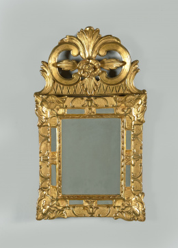 569.  Espejo de madera tallada, estucada y dorada.Francia, S. XIX.