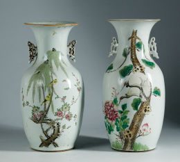 995.  Pareja de jarrones chinos de porcelana esmaltada “Familia Rosa”China, Dinastía Qing ffs. S. XIX - pp. S. XX