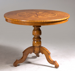 470.  Velador de madera con marquetería de geométrica.Trabajo catalán, segunda mitad del S. XIX..