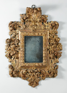 976.  Importante marco barroco de madera tallada y dorada con decoración de hojas.Trabajo español, S. XVII .