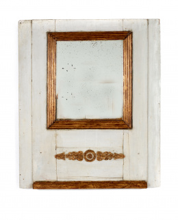1263.  Trumeau Luis XVI en madera tallada, lacada en blanco y parcialmente dorado. Francia, pp. S. XIX.