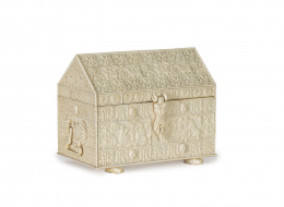 792.  Cofre neogótico con tapa a dos aguas con alma de madera en marfil tallado y visagras de oro de 18 k.Trabajo francés, ff. S. XIX.