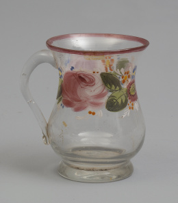 1150.  Jarra de vidrio con decoración de cenefa de color de flores.Periodo historicista, h. 1833-ffs. del S. XIX