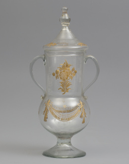 1091.  Compotera de vidrio transparente, decoración grabada y dorada.La Granja, periodo barroco, (1727-1787)