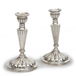 952.  Pareja de candeleros de plata. Con marcas.Durán, S. XX.
