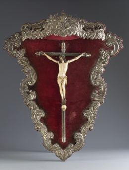 924.  Cristo expirante en marfil tallado y parcialmente policromado.S. XVIII-XIX.