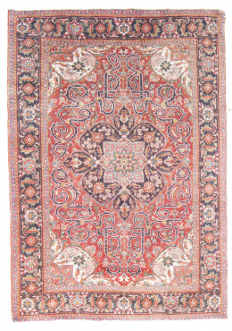 1281.  Alfombra en lana con motivos geométricos, medallón central y campo rojo.Persia.