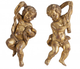 472.  Pareja de niños en madera tallada y dorada, S. XVIII