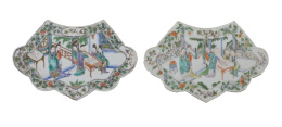562.  Pareja de placas en porcelana esmaltada de la familia verde.China, S. XVIII