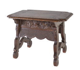 906.  Mesa en madera tallada.Norte de España, S. XVIII