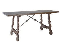 1156.  Bufete en madera con patas de lira.Trabajo español, S. XVII