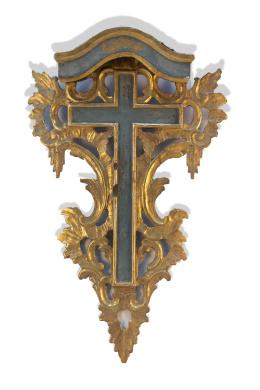 933.  Cruz en madera tallada y dorada.Trabajo levantino, pp. S. XVIII
