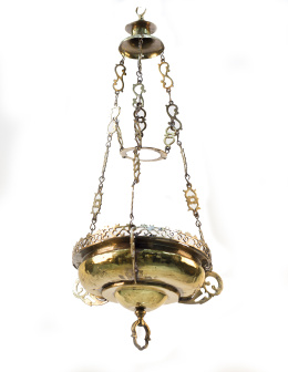 682.  Lámpara votiva en bronce con tornapuntas y crestería.Trabajo español, S. XIX.