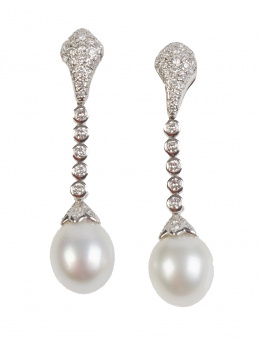 305.  Pendientes largos con perillas de perlas australianas colgantes de línea rivière de brillantes 