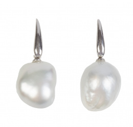 234.  Pendientes largos con perillas de perlas australianas colgantes de línea rivière de brillantes 