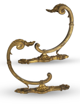 653.  Pareja de alzapaños en bronce dorado.Francia, ff. del S. XIX - pp. del S. XX.