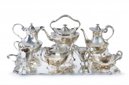 810.  Juego de café y té eduardino, de plata. Con marcas.Charles Asprey & George Asprey. Inglaterra, 1908-1909