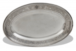 1244.  Fuente en plata francesa grabada con hojas e iniciales. Marcada, ley 950.Boussel, Francia, ff. del S. XIX.