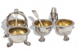 516.  Pareja de especieros Jorge III con interior vermeille y dos cucharas en plata.William Parker?, Londres, 1814.