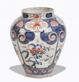 564.  Tibor en porcelana esmaltada y dorada de estilo imari.Japón, S. XVIII.