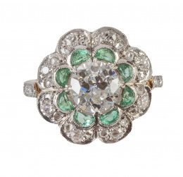 351.  Sortija Art-Decó con diseño de flor cuyo centro es un brillante de 1,40 ct aprox, con punzones franceses