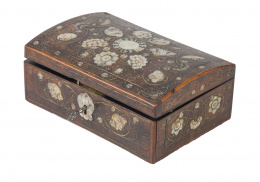 594.  Caja "Spa" con incrustaciones de madreperla e hilos de cobre.Trabajo flamenco, Bélgica, segunda mitad del S. XVII.