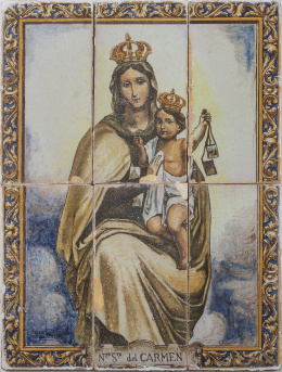 937.  Panel de seis azulejos en cerámica esmaltada representando la Virgen del Carmen. Firmado por A. E. Aguilar.Fábrica de la Viuda de José Tova Villalba, Sevilla, años veinte-treinta.