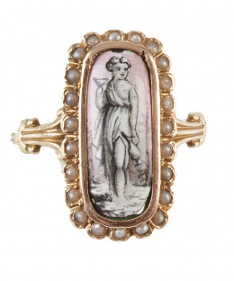 13.  Sortija lanzadera Imperio S. XIX con esmalte de Vestal en tonos marfil y negro sobre fondo rosa