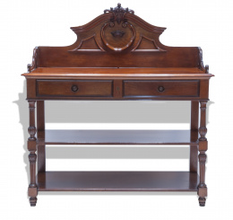 498.  Aparador de madera de caoba, con corona de marqués tallada en el frente.Trabajo inglés, S. XIX.