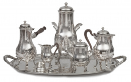 496.  Gustave Keller.Juego de té y chocolate de plata. Marcado*París, h. 1930.