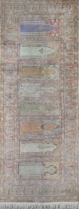 1075.  Alfombra de pasillo decorada con arcos, S. XX.