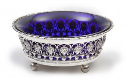 634.  Centro en plata de ley 925 y cristal azul, pp. del S. XX. 