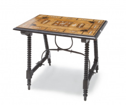 576.  Bufetillo, con hueso embutido en la tapa de forma geométrica.Trabajo quizás mallorquín, ff. del S. XIX - pp. del S. XX.