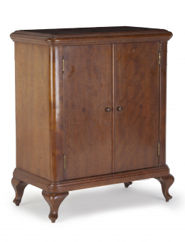 610.  Armario de estilo inglés.Modelo de ebanista, pp. del S. XX.