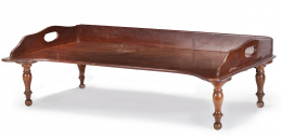1034.  Bandeja con patas de madera de caoba.Inglaterra, S. XIX.