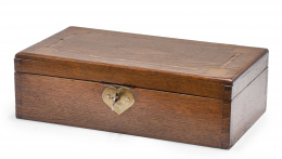 776.  Caja en madera de roble. Trabajo inglés, h. 1900.